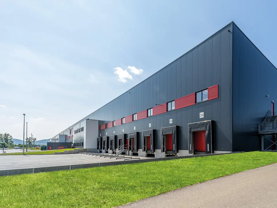 Zakłady produkcyjne - instalacja fotowoltaiczna i magazyn energii